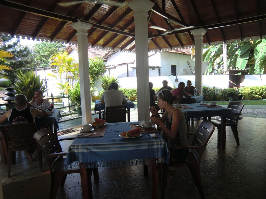 The Oasis Villa Hikkaduwa Exterior photo