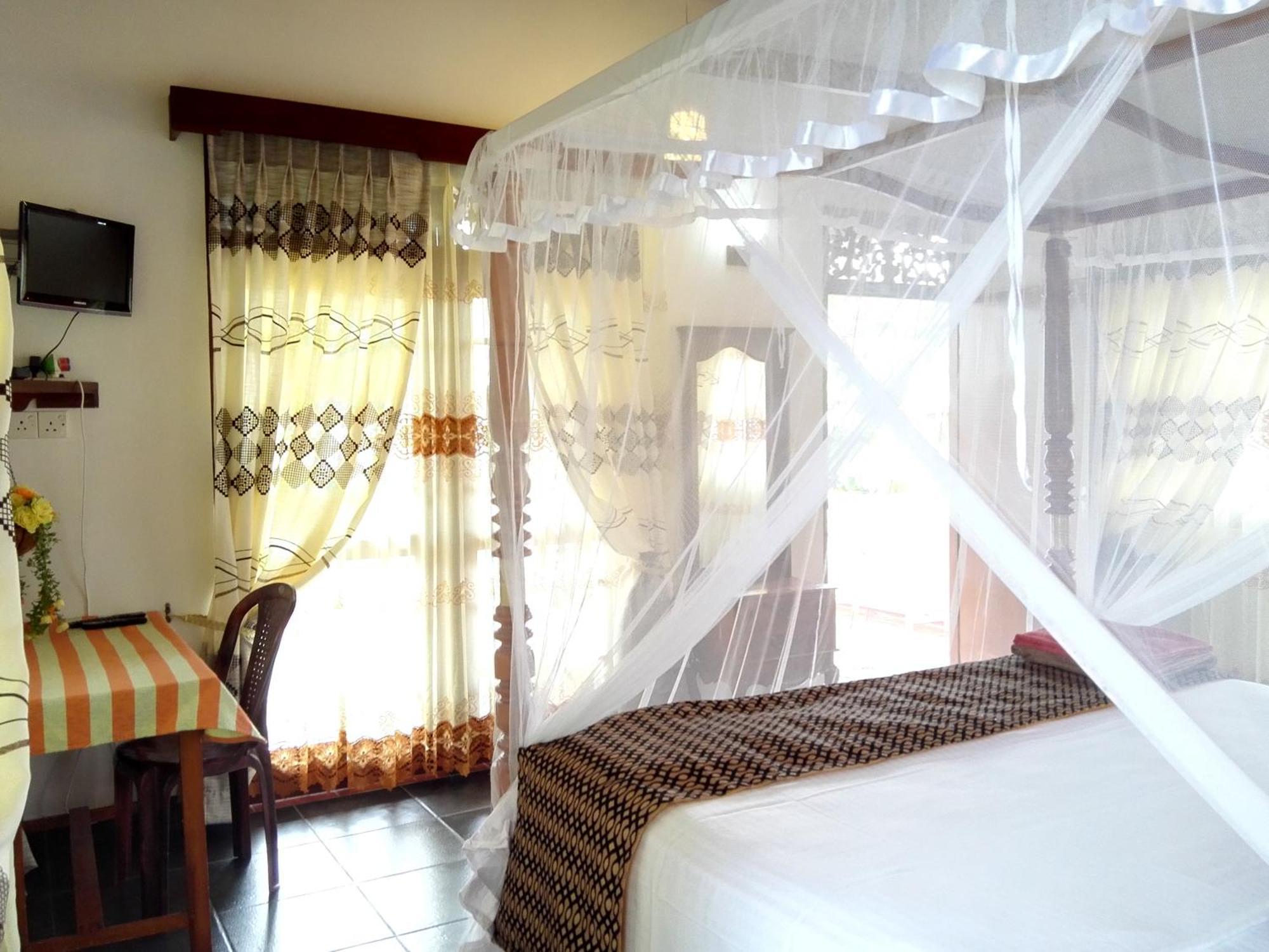 The Oasis Villa Hikkaduwa Exterior photo