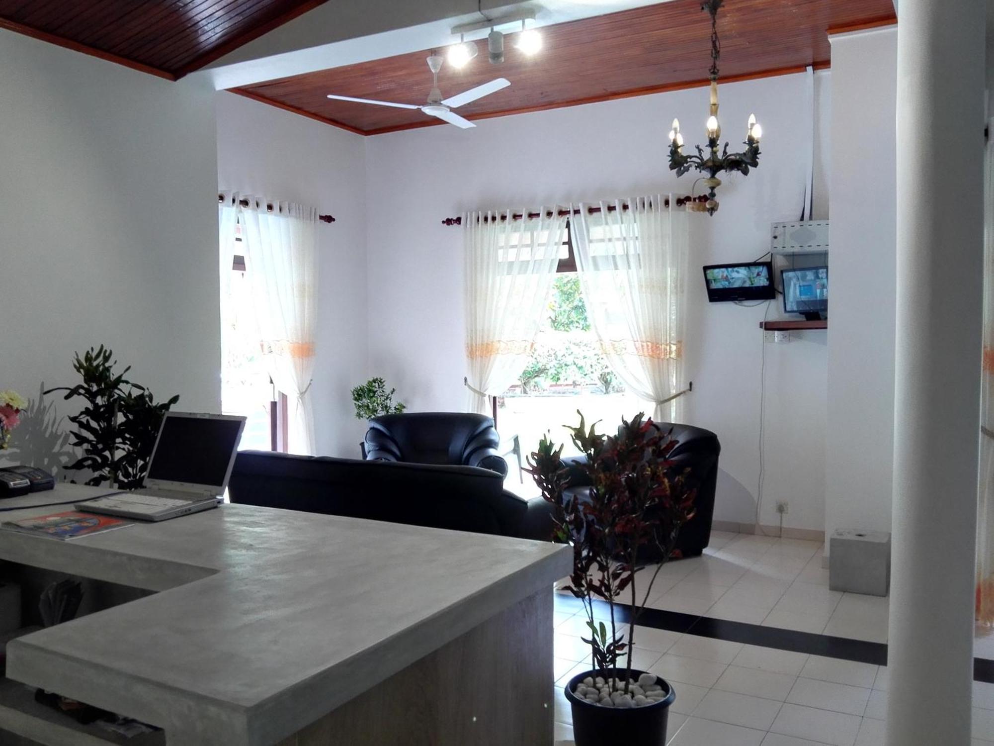 The Oasis Villa Hikkaduwa Exterior photo