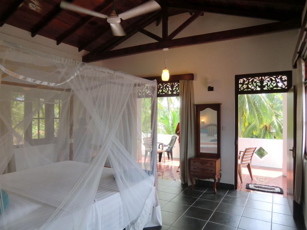 The Oasis Villa Hikkaduwa Room photo