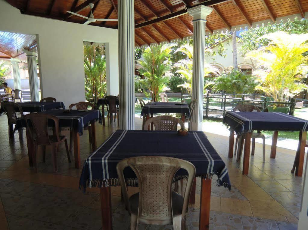 The Oasis Villa Hikkaduwa Exterior photo